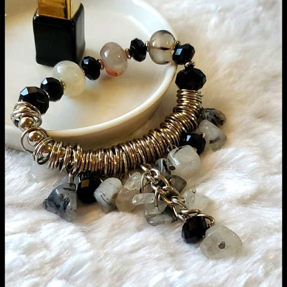 KOHL'S Silver tone stretchy bracelet loaded with beads gemstones and findings - Picture 4 of 7